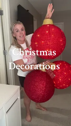 These Christmas decorations are going to look amazing at Christmas time! #christmasdecorations #christmasdecor #outdoorchristmasdecor #christmas  