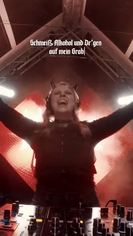 We love a good fake drop 🥰 @GEDDSCHE BEATS  ID: Touch The Teufel Bass (@Jerome Mashup) #kindeinesteufels #holypriest #mashup #hardtechno #hardstyle 