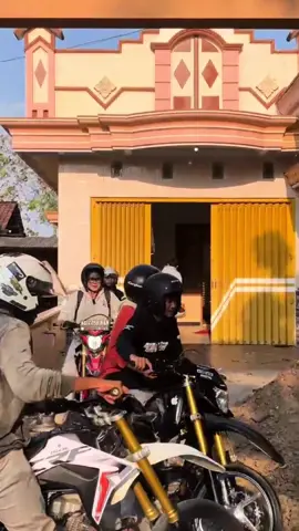 🥶💨#crf #surexsoekarno #supermotoherex #fyp 