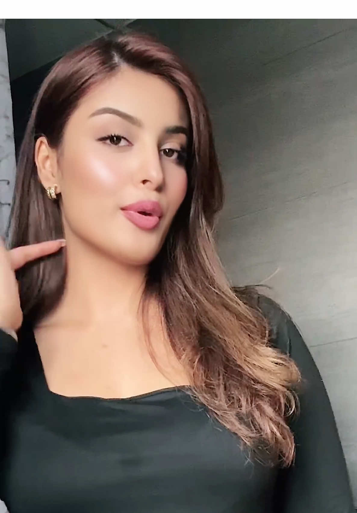 Not everyone gets it… energy speaks before you even open your mouth 💯 #E#EnergySpeaksF#FactsOnlyP#PakistaniTikTokF#FYPV#ViralPakistanB#BeautyVibesP#PositiveEnergyG#GlowUpPakistanT#TrendingNowSouthAsianVibes #jasleenxbeauty #jasvibes 