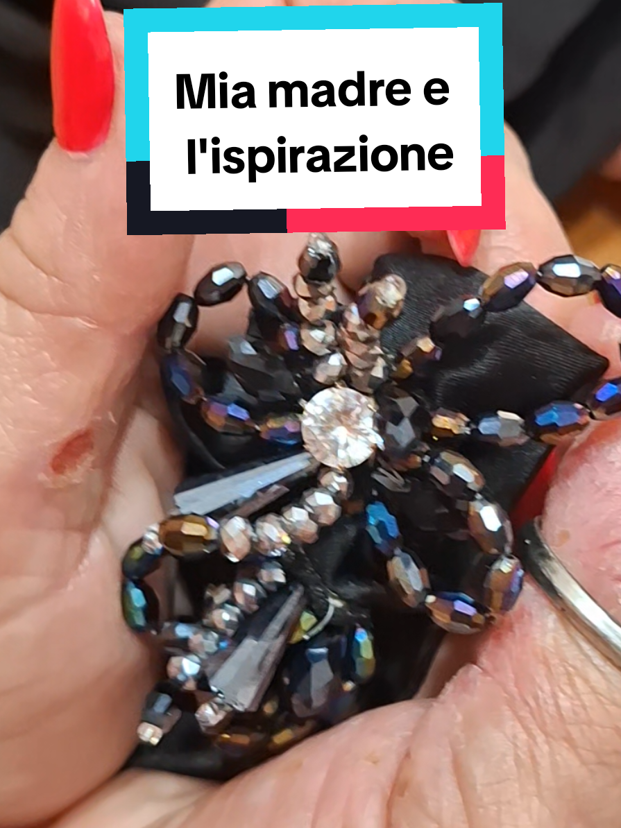 Siete curiosi su quale creazione mia madre farà da queste farfalline riciclate? 🦋✨ #eco #gioielli #madreefiglia #cristalli #artigianale 
