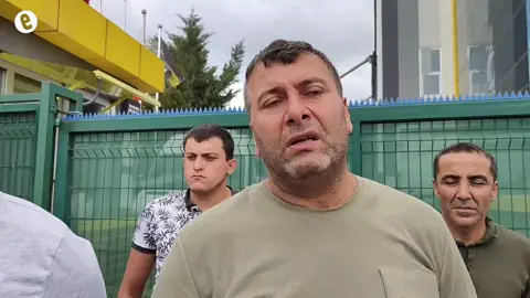 📢 Evrensel bugüne kadar hep yanımızda oldu. Evrensel'e saldırıyı hepimiz kınıyoruz Direnişteki OMSA Metal işçileri, gazetemiz Evrensel'in İzmir Bürosuna saldırıyı kınadı