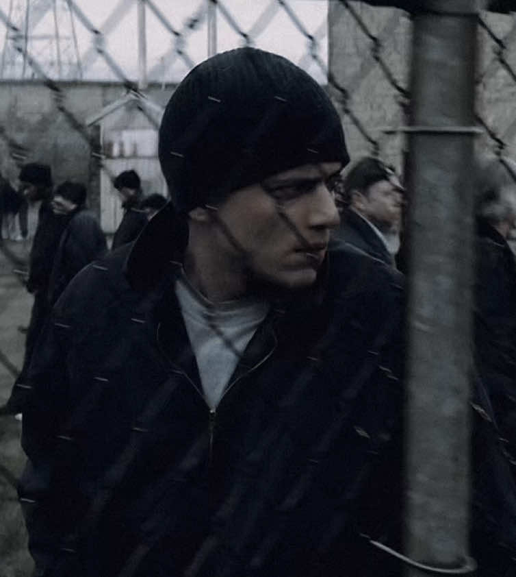 انسى الكون من اشوفك گبالي! | #fyp #foryou #prisonbreak #michaelscofield #اغاني_عراقية 