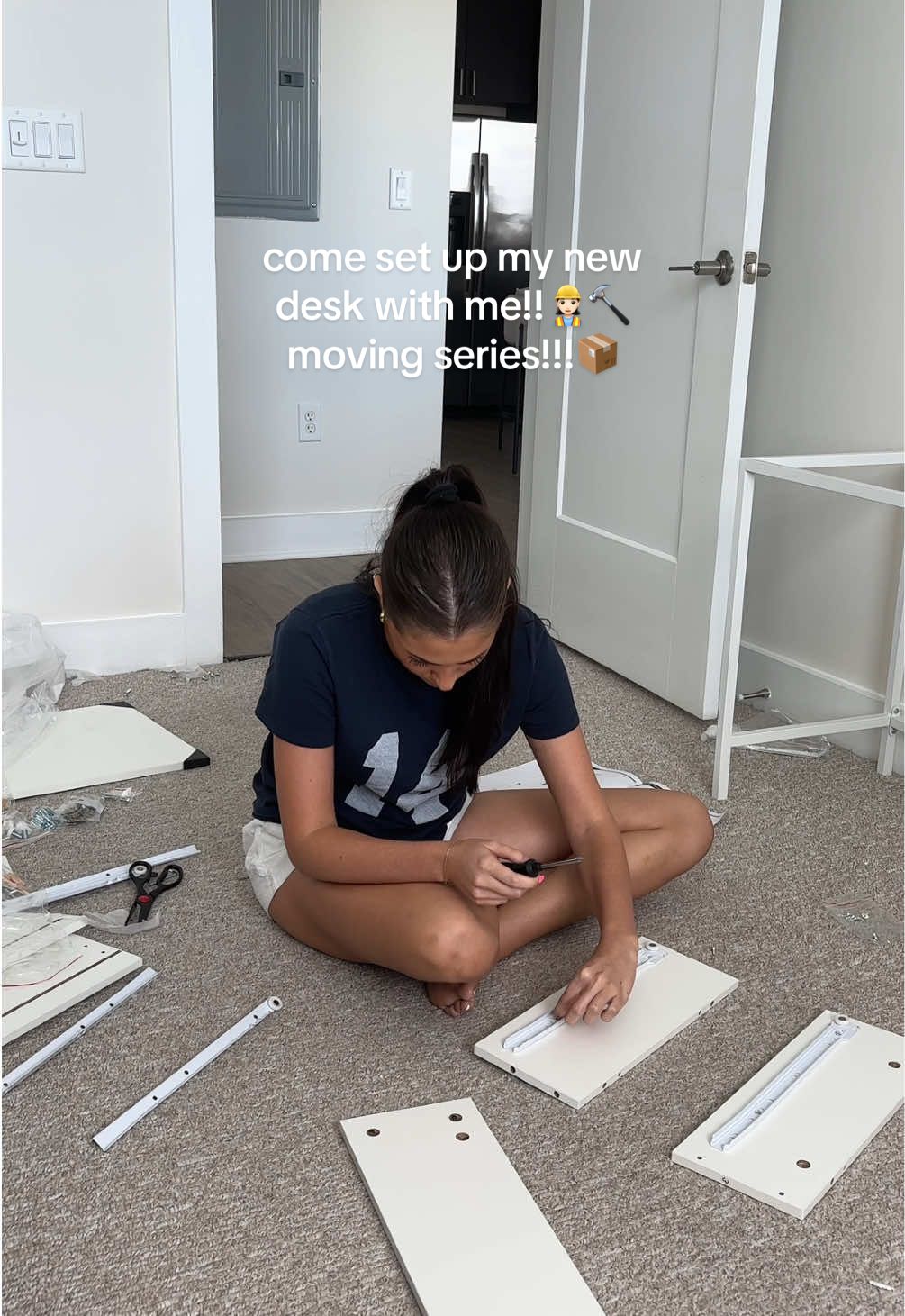 if those drawers hit me in the face, I actually would have lost it. I will have this desk 🔗 in my ASF!🩷 #apartment #moving #homedecor #desk #dayinmylife 