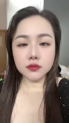 Có người ấn nút thích trên tất cả các dòng trạng thái của bạn trên mxh nhưng chưa đọc, lại có người đọc hết tất cả mọi thứ về bạn nhưng chưa từng để một lượt thích. Tình yêu cũng vậy, có người luôn nói yêu nhưng chẳng bao giờ nghĩ về bạn, lại có người mỗi ngày đều nghĩ về bạn nhưng chưa một lần nói yêu.#báchhợp_lgbt_gei🌈 