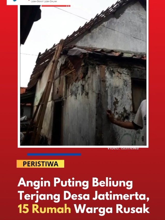 Hujan deras disertai angin kencang mengguncang Desa Jatimerta, Blok Maja, Kecamatan Gunung Jati, Kabupaten Cirebon, Selasa (19/8) pagi hari. Sedikitnya 15 rumah warga dilaporkan mengalami kerusakan cukup parah, terutama di bagian atap dan genteng. Peristiwa itu terjadi sekitar pukul 05.00 WIB dan membuat warga panik. Kemudian tim segera bergerak ke lokasi dan tiba untuk melakukan asesmen. Kalak Badan Penanggulangan Bencana Daerah (BPBD) Kabupaten Cirebon, Ikin Asikin mengatakan sedikitnya 21 kepala keluarga atau 76 jiwa terdampak akibat bencana ini. “Kerusakan rata-rata terjadi di bagian atap rumah. Genteng beterbangan karena kuatnya angin,” jelasnya. Meski belasan rumah rusak, beruntung tidak ada korban jiwa maupun luka-luka. Warga yang terdampak langsung mendapat bantuan dari perangkat desa, BPBD, serta masyarakat setempat yang bergotong royong memperbaiki rumah secara swadaya. Hingga siang hari, kondisi cuaca di lokasi masih diguyur hujan ringan. Meski demikian, warga tetap semangat memperbaiki rumah mereka dengan dukungan penuh dari aparat desa dan tim BPBD. “Untuk sementara, kebutuhan mendesak dapat ditangani dengan swadaya masyarakat. Kami tetap siaga jika ada potensi cuaca ekstrem susulan,” tambah Ikin. BPBD Kabupaten Cirebon mengimbau masyarakat untuk meningkatkan kewaspadaan, terutama di wilayah rawan bencana. Cuaca ekstrem yang terjadi belakangan ini dinilai bisa datang tiba-tiba tanpa tanda-tanda jelas. (Johan) https://fajarcirebon.com/belasan-rumah-di-desa-jatimerta-rusak-diterjang-angin-puting-beliung/ #tiktoknews  #tiktokberita  #fypviralシ  #foryoupageofficiall  #fyppppppppppppppppppppppp 