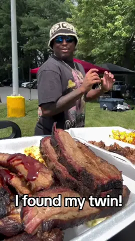 Oh snap, I found my twin! Video credit to @Cube Link Von #fypシ #fyp #twin #sweep #barbeque 