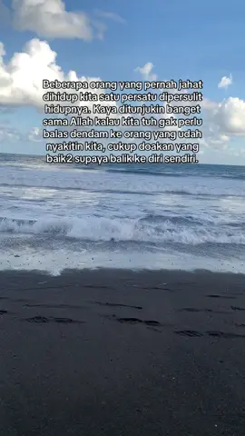 Tau kenapa aku tidak membalas? Karna aku berulang kali melihat orang2 yang dengan sengaja menyakitiku hidupnya dalam kesulitan, Padahal aku diam saja. Allah punya cara dalam mengadili🙏🏻😇