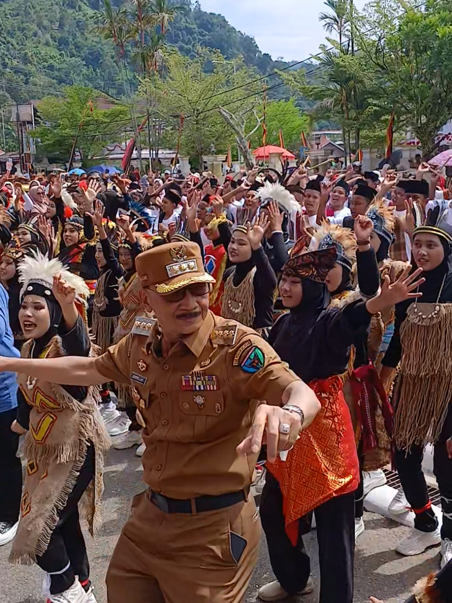Luar Biasa Semangat Anak-Anak kita ini. Semoga kita bersama,bisa membuat mereka selalu semangat dan bahagia