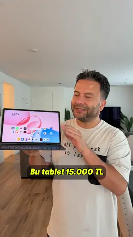 15.000 TL'ye satılan Honor Pad 10 sunduğu performans ile fiyat ve özellik dengesi açısından oldukça iyi bir cihaz olmuş.  📱 12.1 inç 2.5K ekran, TÜV Rheinland göz koruması 🔊 6 hoparlör + mekansal ses desteği ⚡ 10.100 mAh batarya + 35W hızlı şarj 🚀 Snapdragon 7 Gen 3 + 8 GB RAM ⌨️ Klavyeli kılıf + Android 15 tabanlı MagicOS 9.0 🤖 Yapay zekâ ile ödev, not ve toplantı özeti desteği Siz bu fiyata bu özellikleri nasıl buldunuz? Honor Türkiye #işbirliği 
