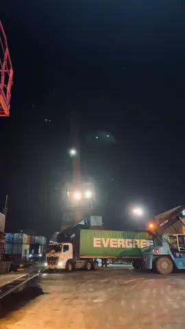 PORT OPERATION⚓️ #perawang#pelabuhan#shipping#logistic#gantrycrane  