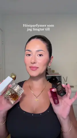 Förlåt men kan vi erkänna att man längtar efter sina höstdofter 😭 vilka parfymer kommer ni köra på? 🤎 #parfym   @Jousset.Parfums @Xerjoff @KILIAN PARIS @Kayali @Montale 