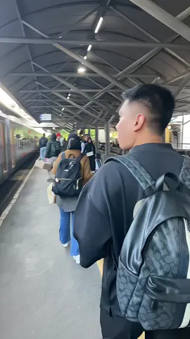 Katanya kalo belum KUA, nikmatin aja KAI👀 #kaiaccess #railfansindonesia #solotravel 