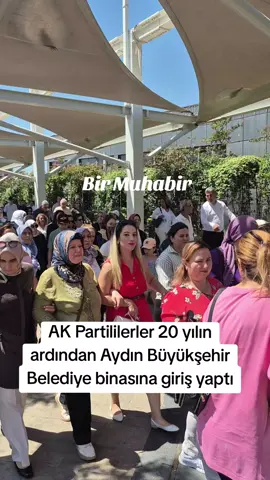 AK Parti'ye geçen Özlem Çerçioğlu'nun ardından Aydın'da yaşayan vatandaşlar Büyükşehir Belediye binasına girdi. . #birmuhabir #aydın #haber 