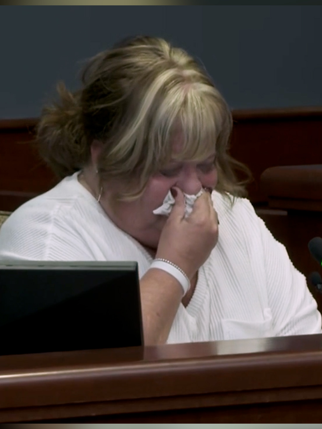“She is capable of extreme violence and manipulation.” The sister of #JamesBrock, the man who was allegedly shot in his sleep along with his wife by his teen stepdaughter #SarahGracePatrick, tearfully delivers a statement urging that Patrick not be granted bond. #CourtTV What do YOU think? #truecrime #courtcase #truecrimestory #courttvtiktok #crime #courtroom #courtroomdrama #crimestory #court #truecrimetok #murdertrial #KristinBrock