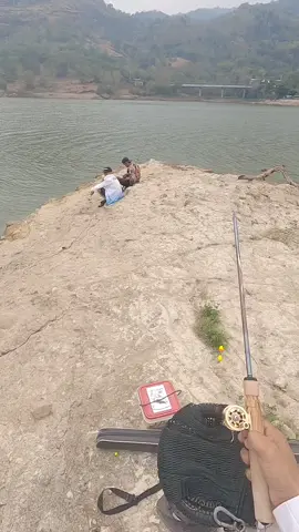 Waduk wonogiri juga ikan makan surr