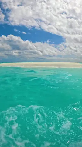 Eau cristalline, spot sauvage et jet ski ✌🏻💦☀️ #maldives #jetski #bluewater #maldivestiktok #beautifuldestinations 