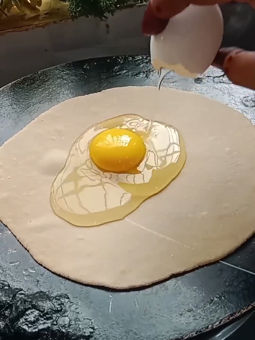 Egg Paratha recipe 😋  #eggs #eggparatha #triangle #cooking #cookingtiktok 