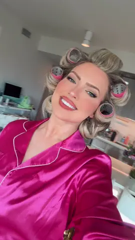 Can we just make this the style to wear because I always feel cutest in a roller set 🥰