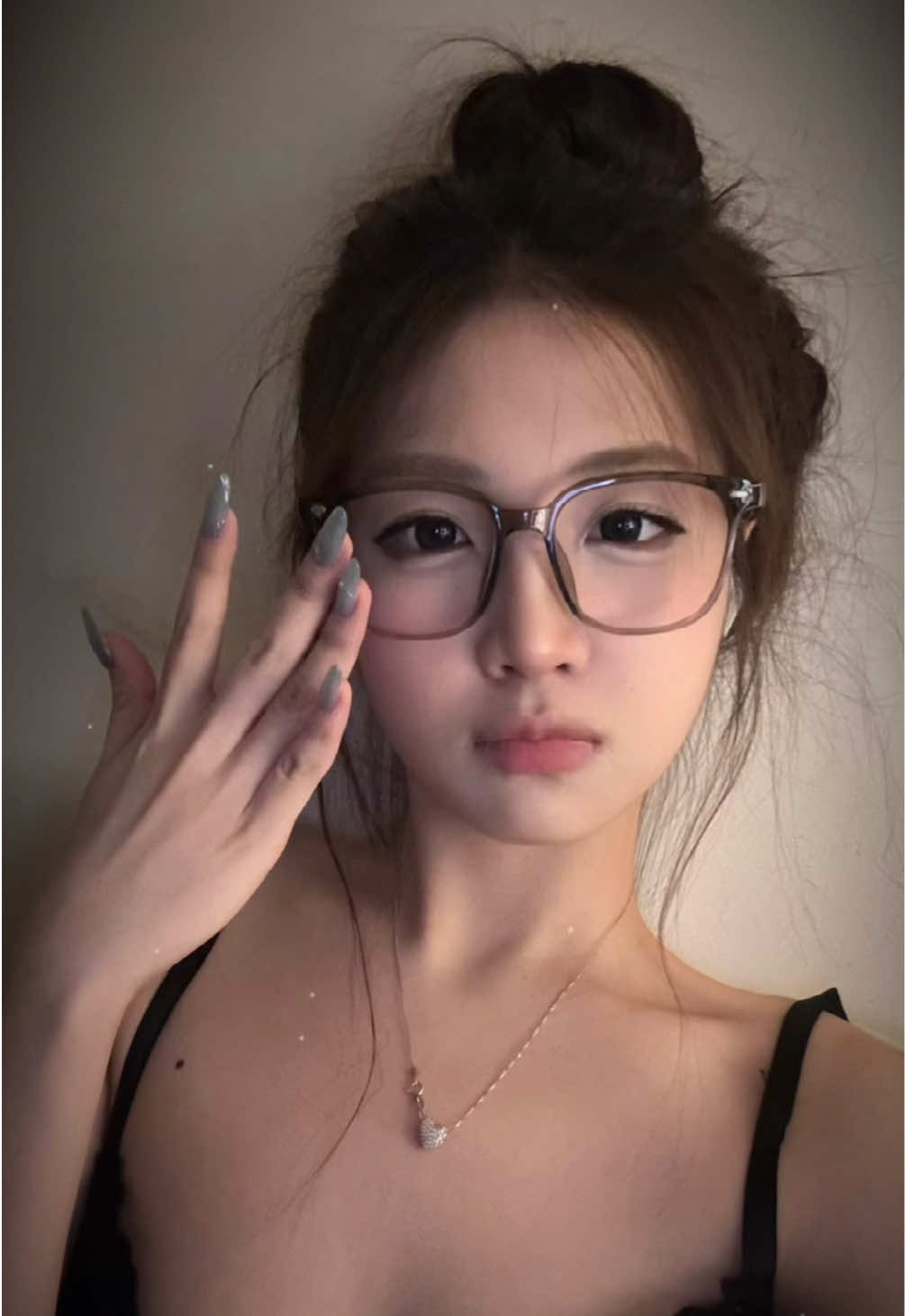 Em nào chưa ngủ để cô thu điện thoại 