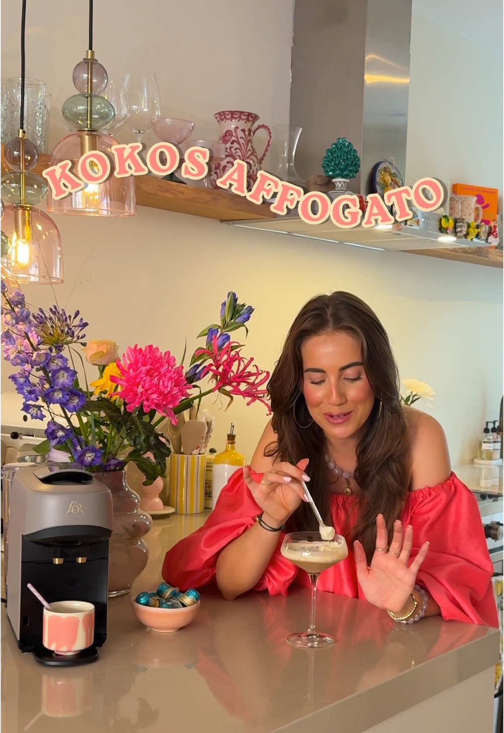 🥥Kokos Affogato – zomerse twist op een klassieker, en megaaa lekker! Met de nieuwe L’OR Barista Absolu zet je in één druk een perfecte kokos-iced espresso. De combo van romig vanille-ijs, geroosterde kokos en pure chocolade is echt zo jumm Ingrediënten 	• 1 bolletje vanille-roomijs • 1 L’OR Coconut Iced espresso (koude stand) • Kokosschaafsel (optioneel geroosterd) • Pure chocolade Zo maak je het 1. Zet een Coconut Iced espresso met de L’OR Barista Absolu, met de enjoy over ice funtie 2. Haal een martiniglas uit de vriezer en voeg een bolletje vanille-ijs toe. 3. Giet de espresso erover. 4. Werk af met kokos en schaaf wat pure chocolade erover. @lorespressonl  @Philips Home Living Nederland  Buon Appetito🫶🏼 Ad #FoodTok #icecoffee #LOREspressoNL #PhilipsHomeLivingNL #LOREspresso #lorbaristaabsolu 