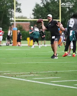 Nick Sirianni throwing DOTS at Eagles practice 😅