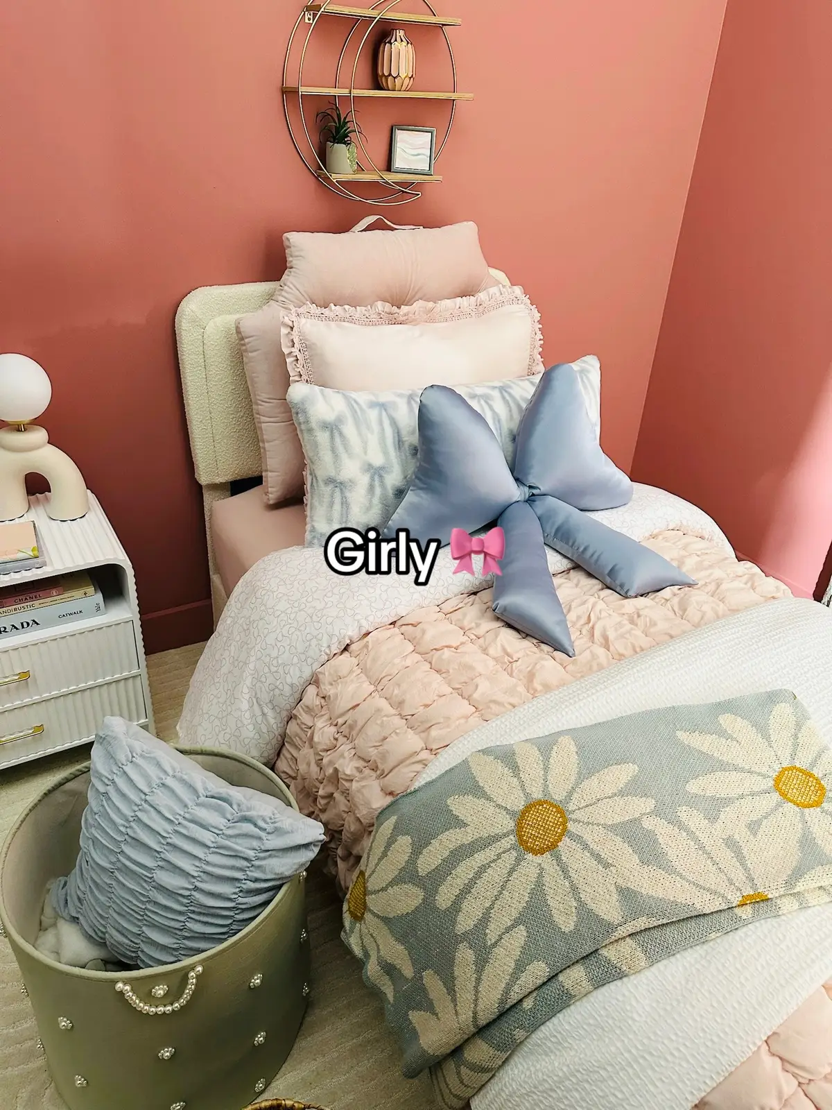 What’s your dorm style? Girly 🎀, neutral 🤍 or trendy 🍓. Tell us below ⬇️. Hurry in store today for all the pieces to curate your perfect space.