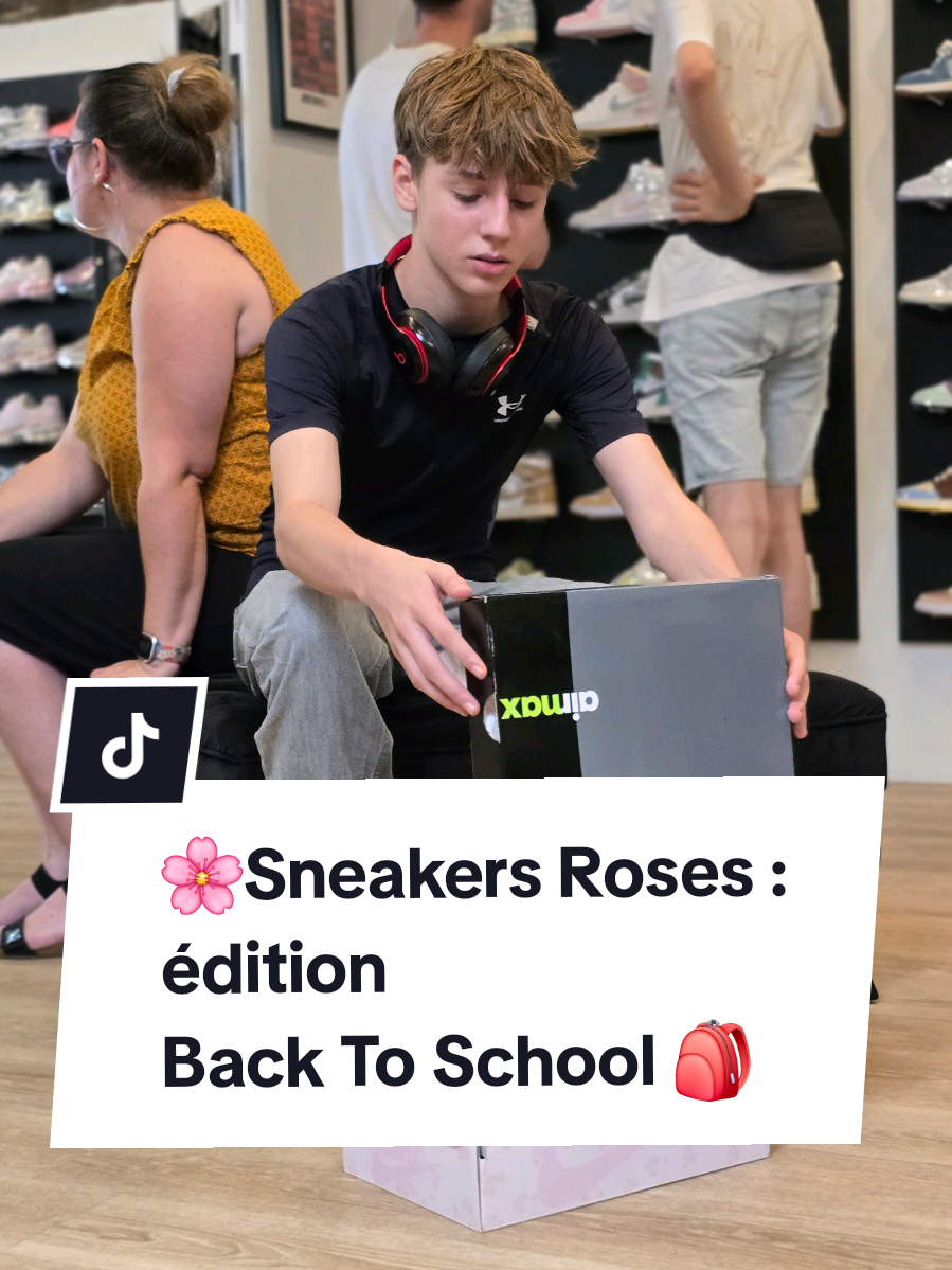 🎒 back to school : top 3 des paires roses! Une rentrée pas comme les autres chez SOLEM8TE. ✨ Un jeune client voulait absolument une paire rose 🌸. Il aime les Nike Air Max 95, mais restait ouvert… alors on lui a sorti 3 bombes : 🔥 Nike Shox R4 Sakura 🔥 ASICS Gel NYC Rosewater 🔥 Nike Air Max 95 Pink Foam et biensûr, il met les laçets fluffs roses sur sa nouvelle paire 🔥 📍 Dispo en boutique & sur 👉 solem8te.com #airmax95  #nike  #shoppingaddict #sneakershopping  #sneakers 