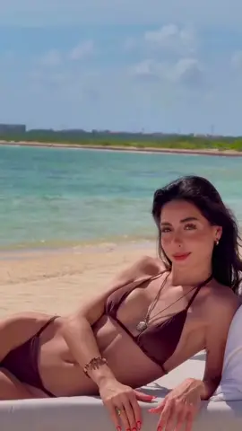 Cuando estamos en el mar, olvidamos todo 🌬️🌊 #fyp #videoviral #xybca #outfitinspo #fashiontiktok 