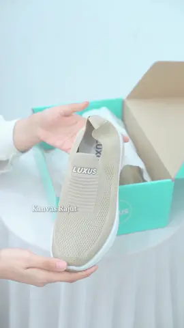 Bahan Kanvas Rajut gabuat kaki kamu bau!🥰 Checkout Rora di keranjang kuning sebelum kehabisan!🛒💛 . #LuxusCollection #sepatuwanita #sepatukasual #sepatuharian #slipon 