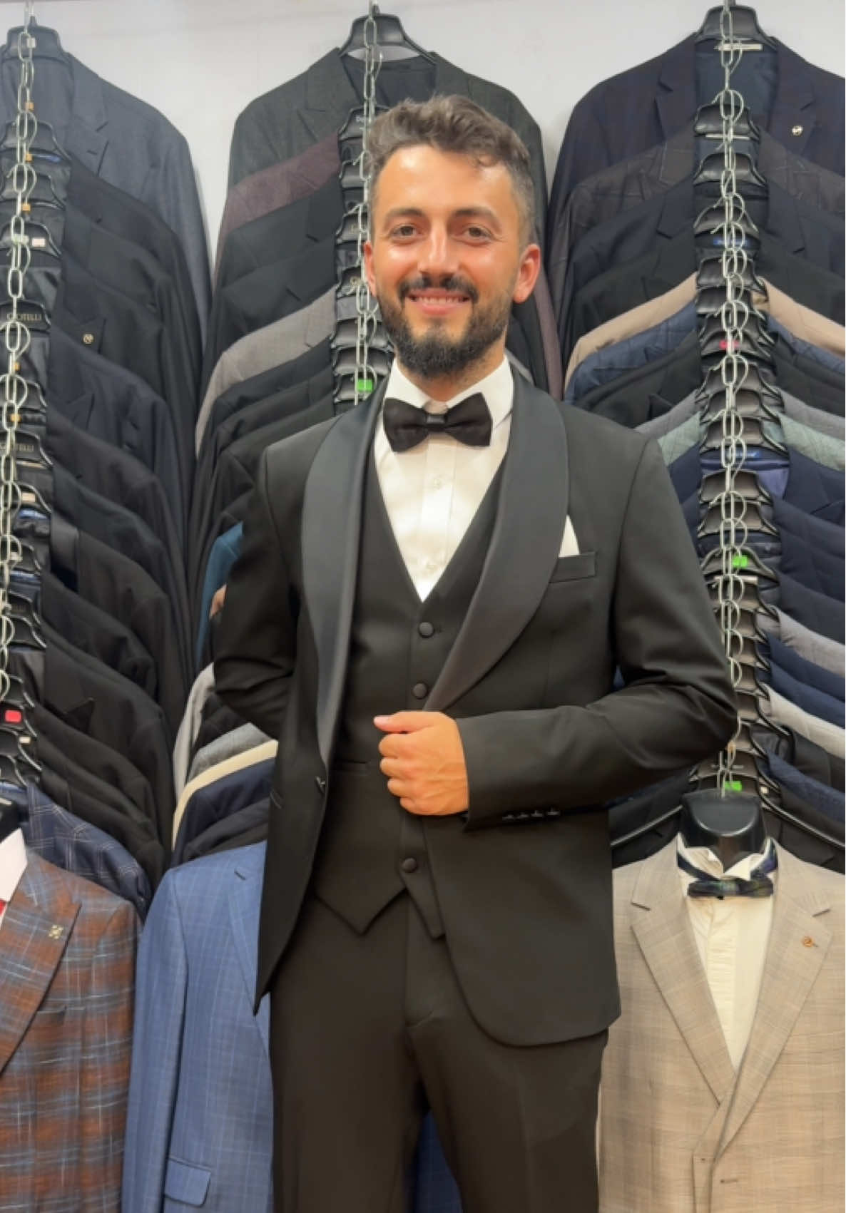 Casa Mirilor – costume pentru toate gusturile 👔 De la croieli clasice la modele moderne slim fit ✨ Elegant, confortabil, perfect pentru nuntă, birou sau majorat 📍 Calea Basarabiei (Talcioc), Chișinău 📞 069448284 | 069070528 📌 Rândul 26, but67 | Rândul 21, but29 | Rândul 45, but10 #costumeBarbati #nunta2025 #Chisinau #OOTDmen #tiktokmoldova 