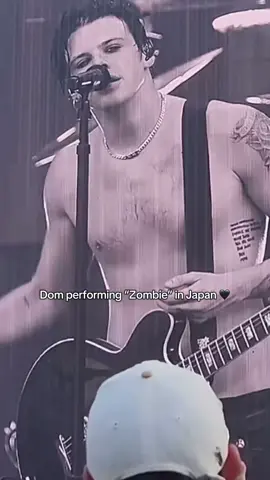 Yungblud performing “Zombie” at Summer Sonic Festival 🖤#yungblud #yungbludarmy #idols #livemusic #bhc #concert #japan #zombie 