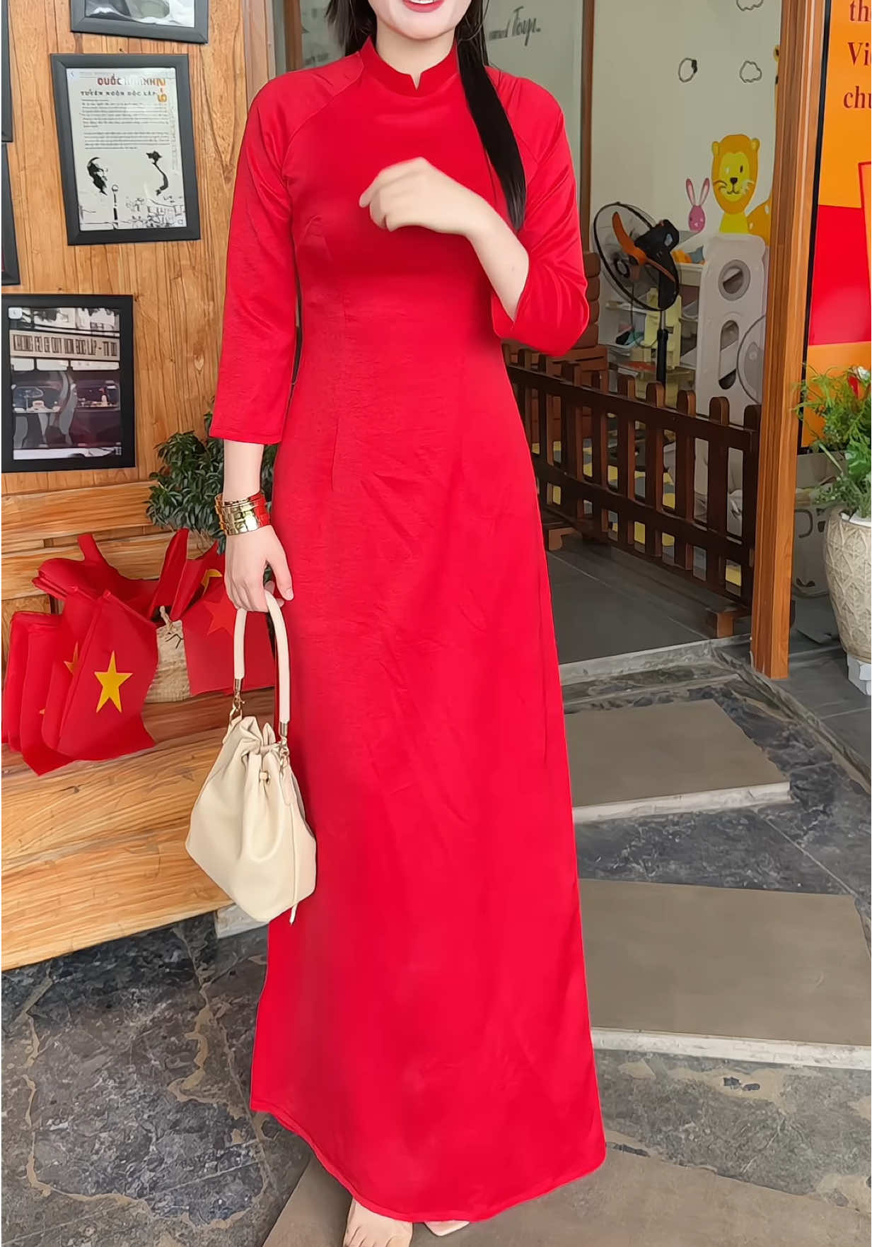 Áo dài truyền thống vải lụa #aodaitruyenthong #aodaidep #aodaicachtan 