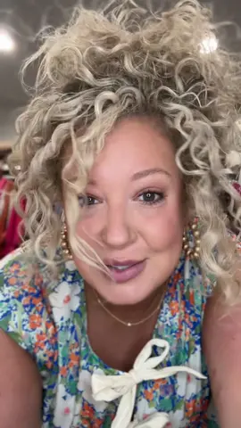 I’ll do anything to hide these dark under eye circles! Adding this under eye brightener instantly makes me look more awake and refreshed! (Even if I’m not 🤣)  #undereyebags #darkcircles #eyebags #concealer #undereyecircles 