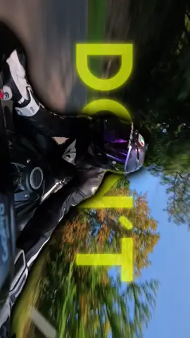 Des motards sur tiktok en 2025 ? 👺 #ridesafe #motolife✌️ #cbr650r #trendin 