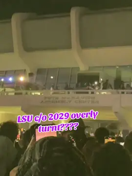 how she even get up there whole time??? #LSU #fyp #lsu #classof2029 #welcomeweek 