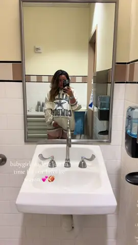 What to do when your water breaks:  - if your not getting contractions just wait at home up to 3 hours BUT do call your doctor and do as he says!  - apparently your water can break and you not have contractions right away Google: PROM Premature Rupture Of The Membranes #prom #fyp #dc4l #football #sweaterweather   🥹💕
