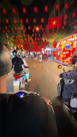 Dạo Phố Hà Nội Về Đêm 🇻🇳 #🇻🇳 #hanoi #A80 #vietnam #dulichvietnam #traveltiktok #ngangchaytoihanoi #foodstreet #kemtrangtien 