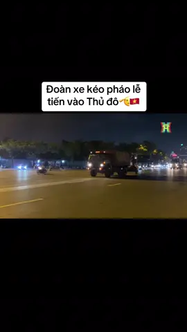 Đoàn xe kéo pháo lễ tiến vào Thủ đô Tối nay 19/8, đoàn xe kéo pháo lễ của Lữ đoàn Pháo binh 45, Binh chủng Pháo Binh đã di chuyển về Hà Nội và tiến hành tập kết tại Sân vận động Quốc gia Mỹ Đình. Đây là lực lượng sẽ tham gia bắn thử nghiệm, phục vụ cho các hoạt động trong đại lễ kỷ niệm Quốc khánh 2/9 sắp tới. Theo ghi nhận, đoàn gồm khoảng 35 khẩu pháo được vận chuyển bằng các xe chuyên dụng, di chuyển thành hàng ngũ chỉnh tề. Công tác đảm bảo an toàn giao thông, an ninh trật tự trong suốt quá trình cơ động được các lực lượng chức năng phối hợp thực hiện chặt chẽ. Dự kiến loạt pháo sẽ được bắn tập vào ngày 21/8 tới đây. Nguồn: Hà Nội Online  #xephaole #A80 #dieubinhA80 #kyniem80namcachmangthangtam #quandoinhandanvietnam 