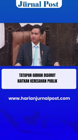 Ekspresi Wakil Presiden Gibran Rakabuming Raka saat menghadiri rapat paripurna di Gedung DPR RI mendadak menjadi sorotan warganet. Tatapan serius putra sulung Presiden Joko Widodo itu ramai dibicarakan publik karena bertepatan dengan mencuatnya isu kenaikan gaji anggota DPR yang viral di media sosial. Dalam sebuah potret yang beredar luas, Gibran tampak duduk dengan raut wajah tegang dan pandangan lurus ke depan. Warganet mengaitkan ekspresi tersebut dengan keresahan masyarakat terhadap kabar gaji anggota DPR yang disebut mencapai Rp3 juta per hari atau sekitar Rp90 juta hingga Rp100 juta per bulan. Isu tersebut memicu kritik luas, terlebih di tengah naiknya harga kebutuhan pokok dan tekanan ekonomi yang dirasakan masyarakat. Sejumlah komentar di media sosial bahkan menyebut tatapan Gibran “mewakili suara rakyat” yang kecewa dengan isu kesejahteraan anggota dewan. Meski demikian, pimpinan DPR memberikan klarifikasi. Ketua DPR RI Puan Maharani menegaskan tidak ada kenaikan gaji pokok bagi anggota dewan. Menurutnya, angka yang beredar merupakan kompensasi uang rumah pengganti fasilitas rumah jabatan yang selama ini diterima anggota DPR.