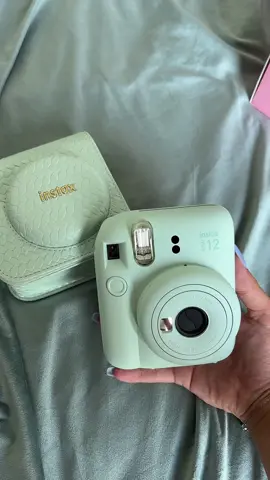 Dat hoesje is ook gewoon PRACHTIG 🤩 #instaxmini12 #instaxmini12unboxing #instaxmini12mintgreen #content #contentcreator 