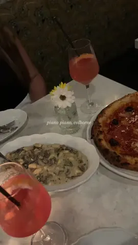 italian night in the city 🤍🍋🍸 #pianopiano #torontorestaurants #torontofood #torontolife #FoodTok #foodvlog #torontodateideas #torontodatenight #italianfoodtoronto 