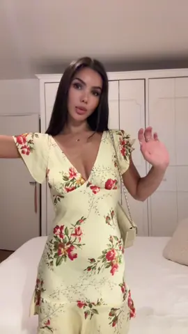 robe d’été pour un look romantique et féminin pour se promener dans les rues de Paris.. et faire les boutiques #fyp #foryou #pourtoii #summerinparis #summer2025 