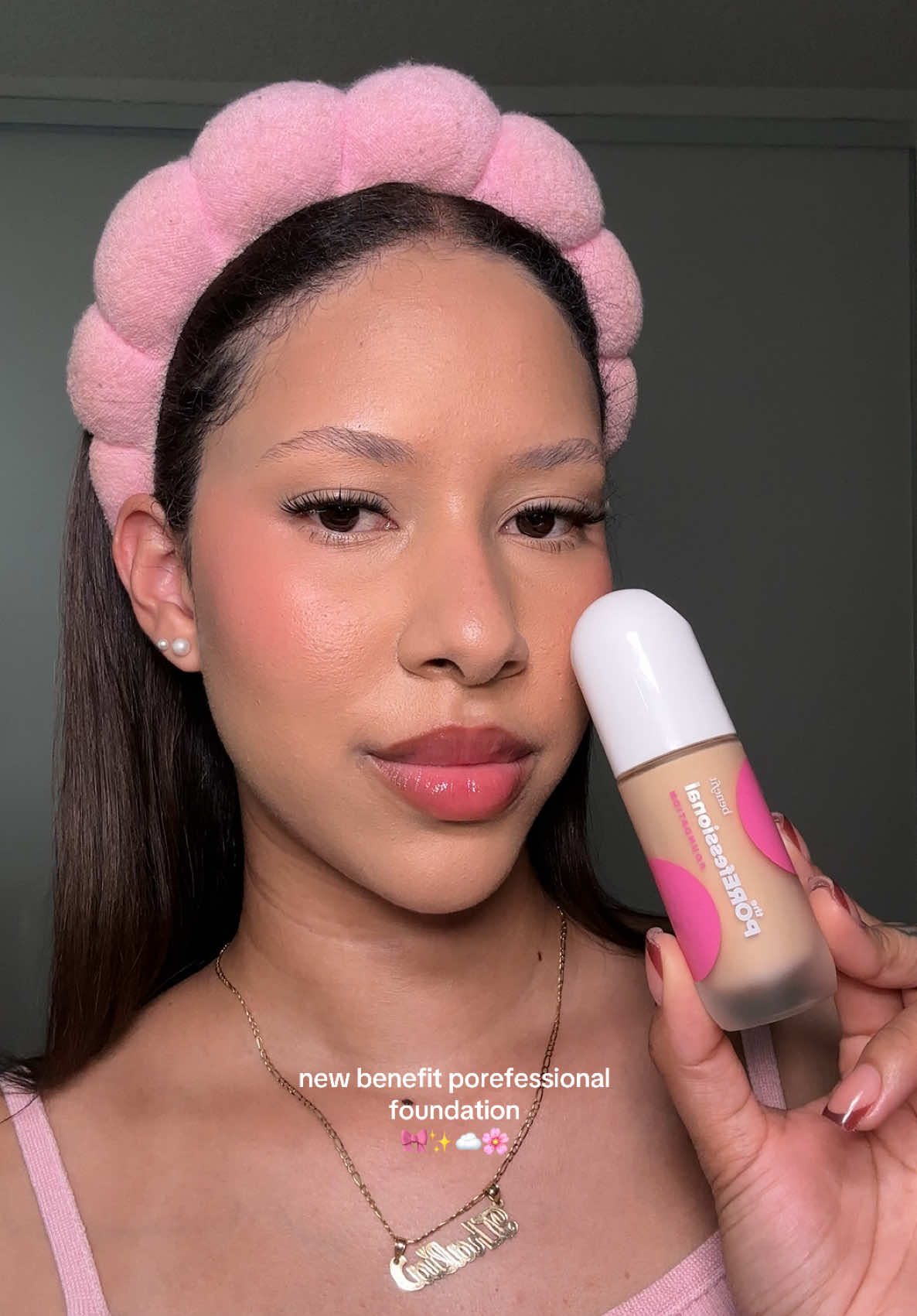 flawless base + full coverage!🙂‍↕️ i probably need a shade a little darker but i do love the formula!😍 @Benefit Cosmetics  -Benefit Cosmetics The POREfessional Smoothing & Blurring Foundation with Niacinamide shade: 11W Excellence  #benefitcosmetics #benefitporefessionalfoundation #benefitfoundation #foundationreview #fullcoveragefoundation 
