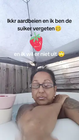 #aarbeienzondersuiker🥴 #jacuzzitime #genietvanhetleven #leefmaar1keer #fijneavond 🌛
