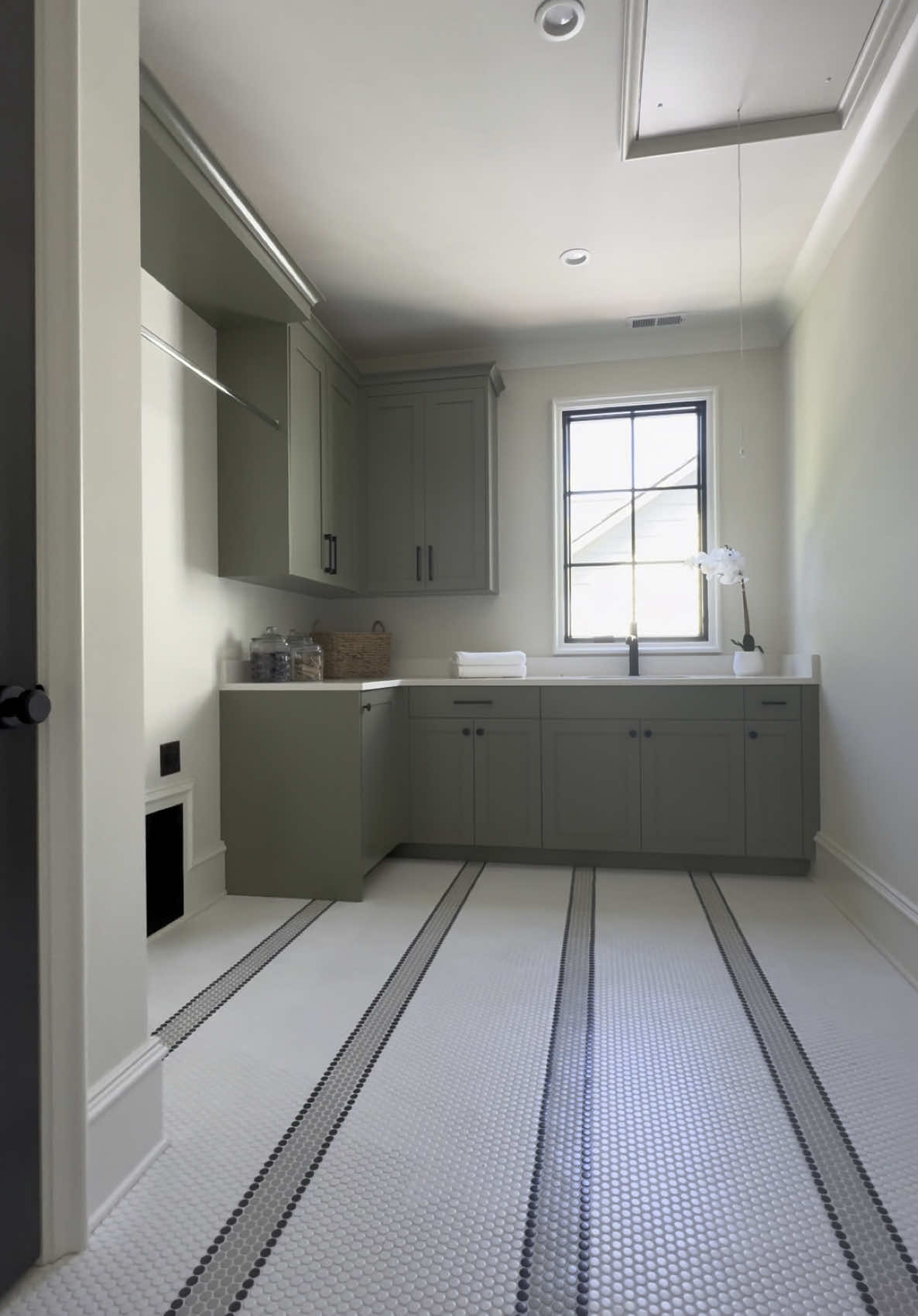 💙 📱 7047747272 💻 @avsonskitchenbath  📧 avgranite@hotmail.com Stone colors from @cosmosgmcharlotte  Builder: @pikeproperties  👉For all things countertops follow @avsonskitchenbath  💛 #creatorsearchinsights #byavsons #exploreclt #kitchendesign  #charlottenccheck 