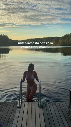 Rakastan Suomen kesää, vaikka sitä saakin odottaa koko pimeän vuoden🤞🏼 Mut kertokaa syksyinspistä, mitä juttuja mitä ootatte syksystä? 😍 #kesä #suomi #syksy #mökki #tiktoksuomi 