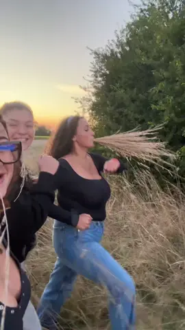 Ce fut une très belle soirée #camping #friends #levedesoleil #trend @Bebek @𝓞𝓬𝓮́𝓪𝓷𝓮 ᥫ᭡ 