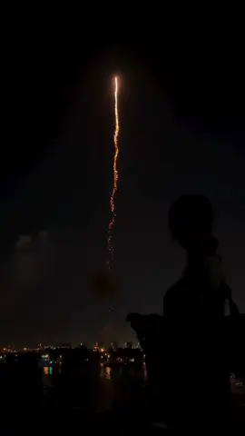 一発一発に込められた花火師達の想い。 The thoughts of the fireworks artist in one shot.