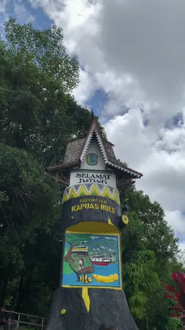 Perjalanan singkat ke Sarai Biang waterfall , salah satu air terjun tertinggi di Kapuas Hulu. Sarai Biang waterfall tersebut berada di Desa Tanjung , Kec.Mantebah , Kab.Kapuas Hulu , Kalimantan Barat #airterjunindonesia #airterjunsaraibiang #pyf #kabupatenkapuashulu #alamkalimantan 